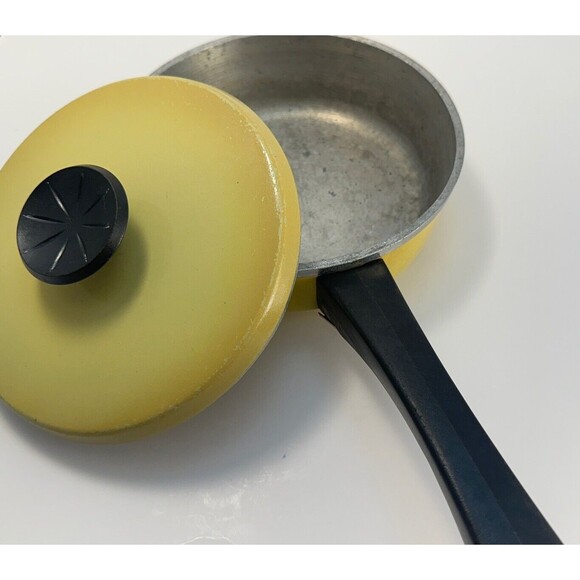 Small Club Aluminum Yellow Sauce pan/pot with lid - Picture 3 of 9